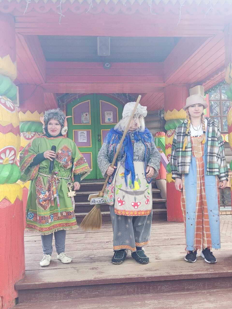 �������