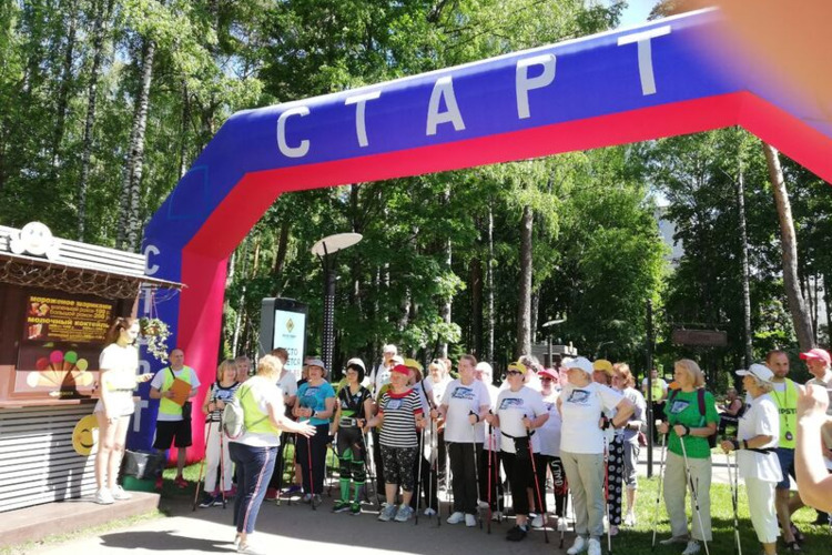 9 июня в Центральном парке Ногинска скандинавской ходьбы