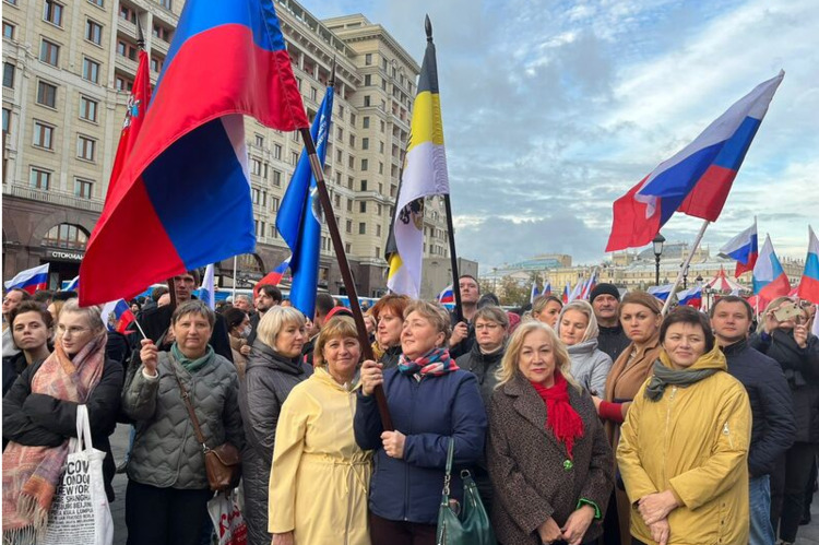 Митинг-концерт "Своих не бросаем"
